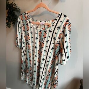 EUC Lularoe Morgan flare tee. Size L.